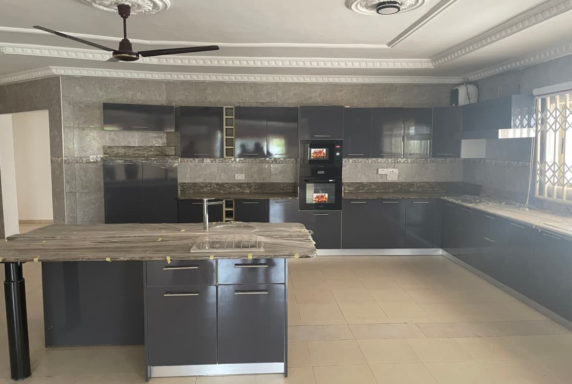 Luxury 5-Bedroom Villa in Trasacco Estate