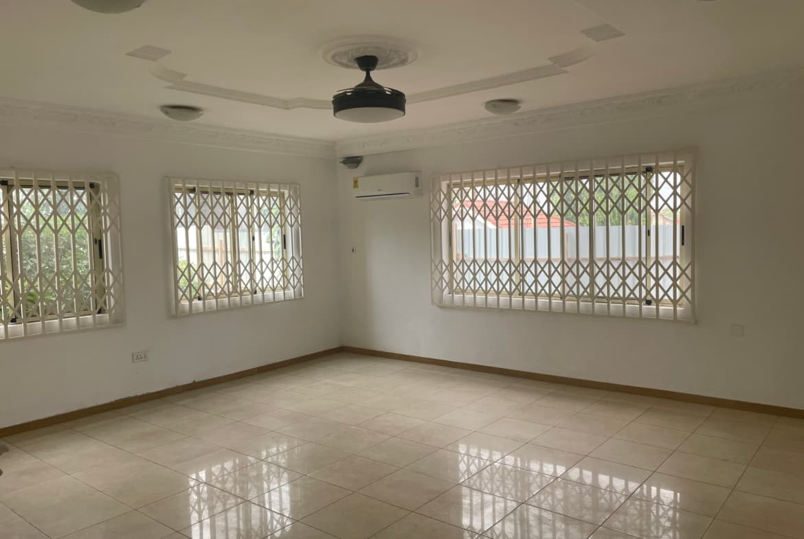 Luxury 5-Bedroom Villa in Trasacco Estate