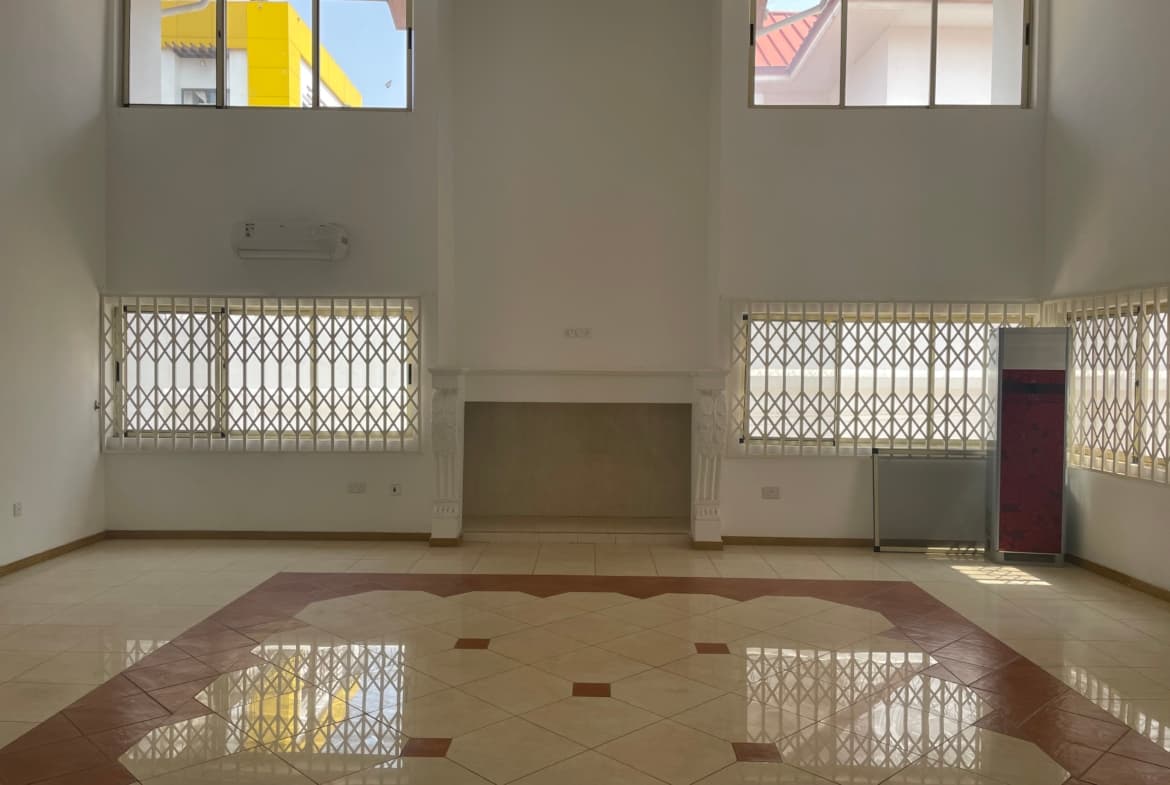 Luxury 5-Bedroom Villa in Trasacco Estate