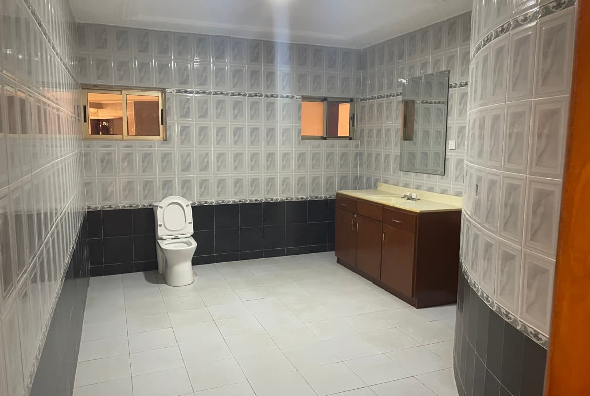 Luxury 5-Bedroom Villa in Trasacco Estate