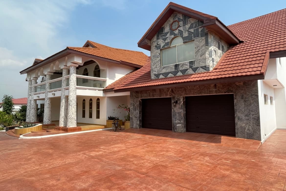 Luxury 5-Bedroom Villa in Trasacco Estate