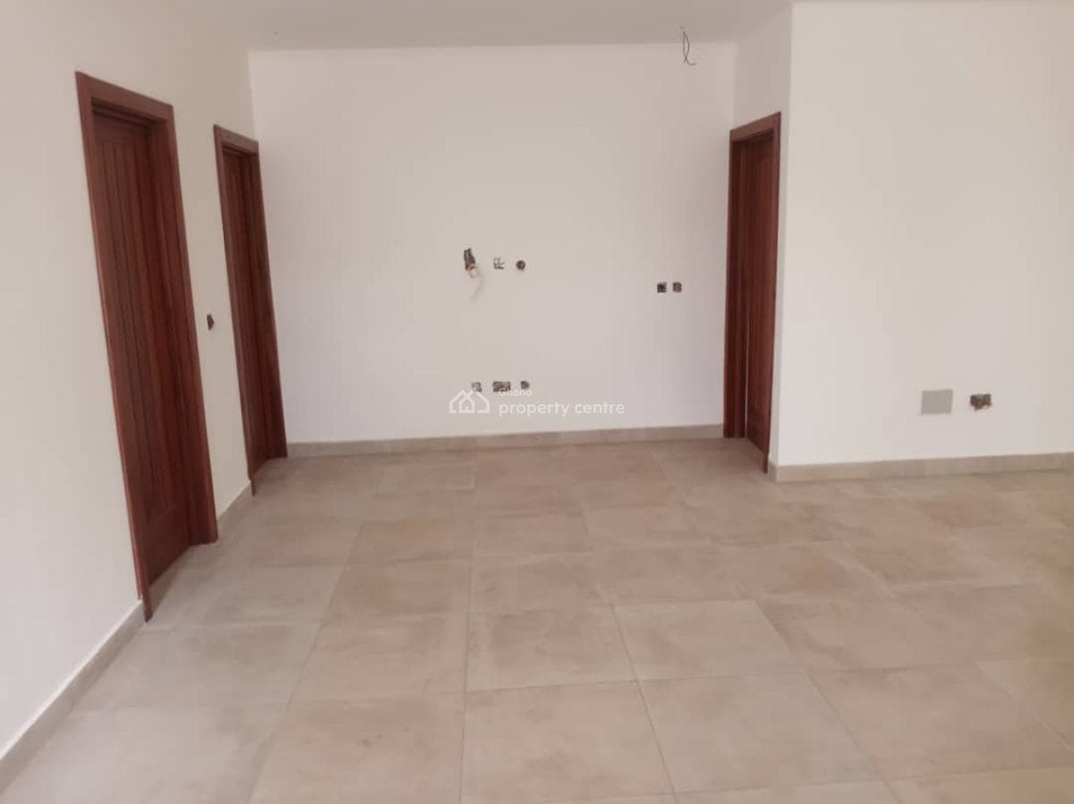 A Luxury 4 Bedroom House With An Office / Study Room, Spacious Parking