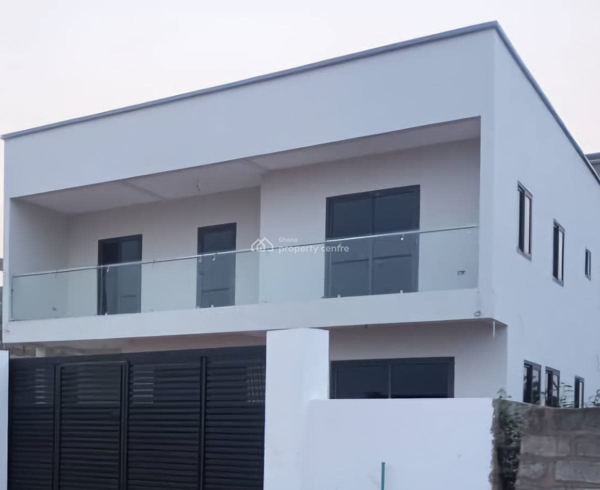 A Luxury 4 Bedroom House With An Office / Study Room, Spacious Parking
